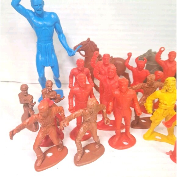 Lot of 49 Vtg Marx Plastic Toy Cowboys Indians Horses Pirates Farmers Ring Hand - Picture 4 of 10